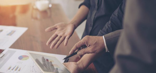 TECNO-IMG-RANDOM-BUSINESSMEN