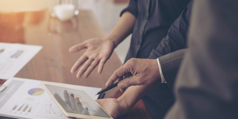 TECNO-IMG-RANDOM-BUSINESSMEN